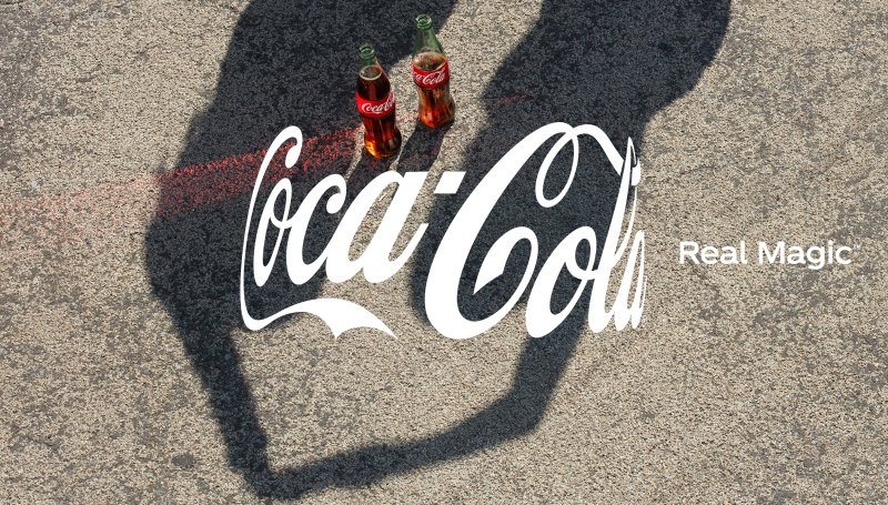 Das geschwungene Markenlogo ist das Kennzeichen der neuen Coca-Cola-Kampagne „Real Magic“. Foto: Coca-Cola