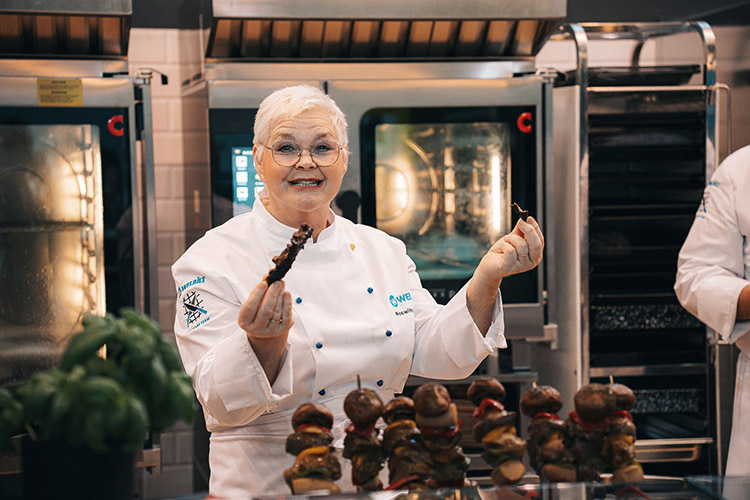 Auch 2025 werden während der „Alles für den Gast“ vom 8. bis 11. November wieder viele Neuheiten präsentiert und Praxisworkshops stattfinden. Foto: FRB Media / Christopher Blank