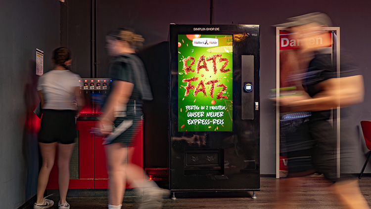 Mit Video-Loops auf digitalen Automaten-Screens bewirbt Müllers Mühle derzeit ausgewählte Express-Reis-Produkte in Fitnessstudios. Foto: Müllers Mühle