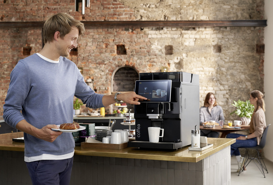 Der Kaffeekonsum der Deutschen bleibt mit durchschnittlich 3,2 Tassen pro Tag auf dem Niveau der Vorjahre, ist jedoch leicht rückläufig. Zu diesem und weiteren Ergebnissen kommt der Tchibo Kaffee-Report 2026. Foto: Tchibo
