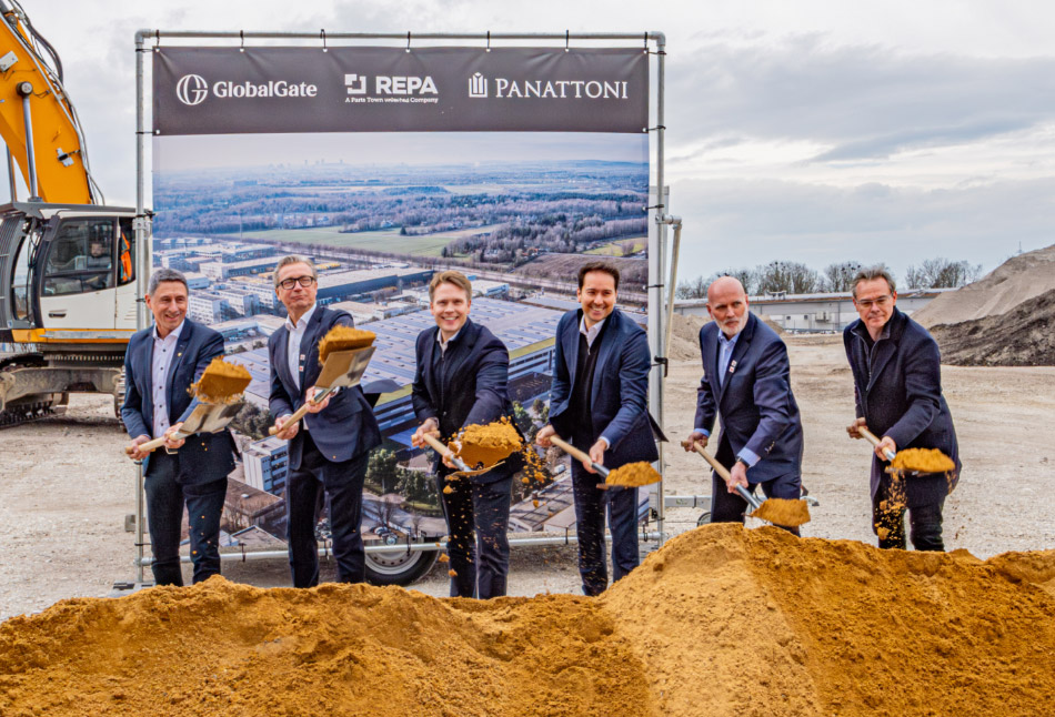 Im Rahmen einer Veranstaltung setzte Repa-CEO Alexander Wiegand gemeinsam mit den Projektpartnern den ersten Spatenstich für das neue Logistikzentrum in der Nähe des Flughafens München. Foto: Repa