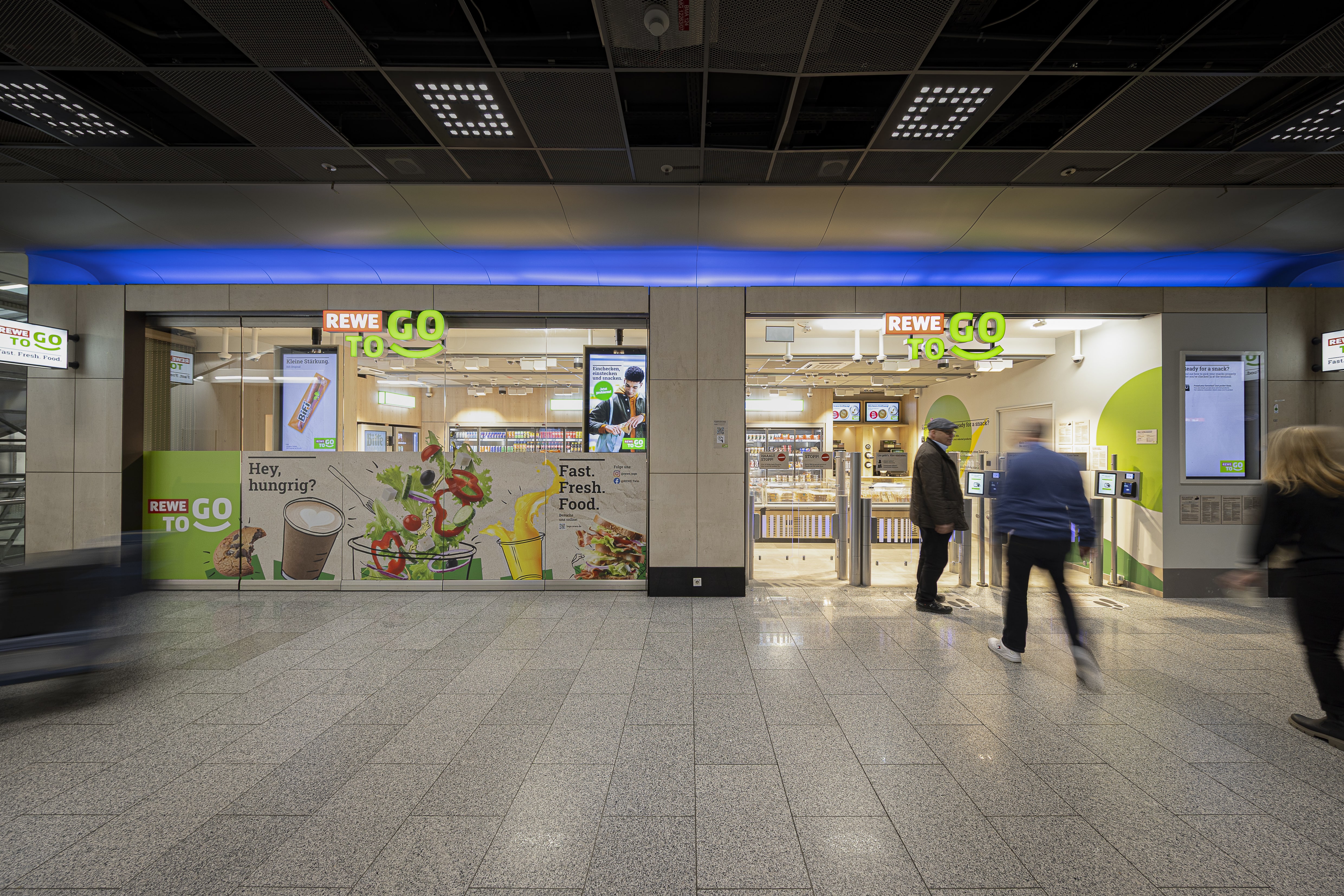 Der neue Rewe-to-Go im Frankfurter Flughafen kann von Reisenden, Besuchern und Mitarbeitern genutzt werden. Foto: Lekkerland / Christian Christes