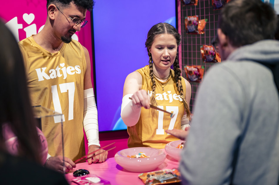 Unternehmen wie Katjes und andere Branchengrößen haben sich bereits Monate vor Messebeginn für die ISM 2027 angemeldet. Foto: Koelnmesse / ISM / Oliver Wachenfeld